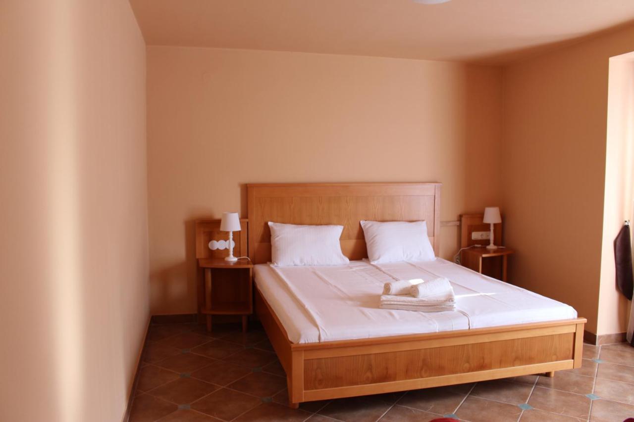 Rooms Cristian Дева Екстериор снимка